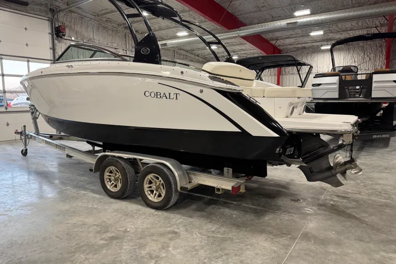 Slide: The Image of 2015 Cobalt R5 boat on trailer in indoor showroom. - 5