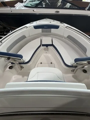 Slide: The Image of Robalo R222 Explorer 2026 - 11