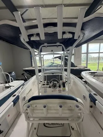 Slide: The Image of Robalo R222 Explorer 2026 - 8