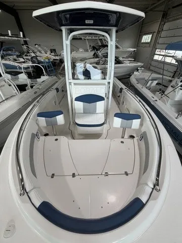 Slide: The Image of Robalo R222 Explorer 2026 - 13