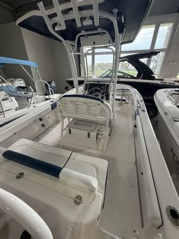 Slide: The Image of Robalo R222 Explorer 2026 - 3