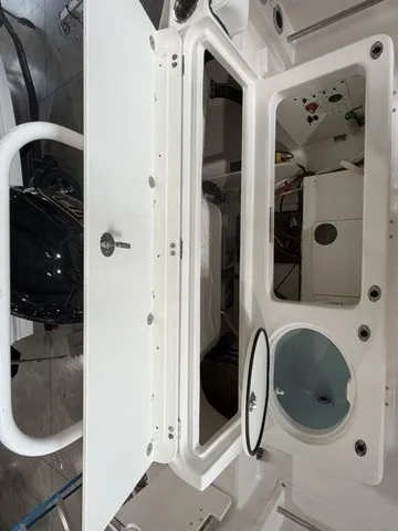 Slide: The Image of Robalo R222 Explorer 2026 - 5