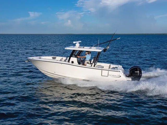 Slide: The Image of Robalo R300 Center Console 2026 - 14