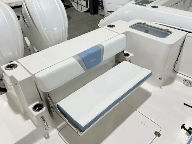 Slide: The Image of Robalo R300 Center Console 2026 - 9