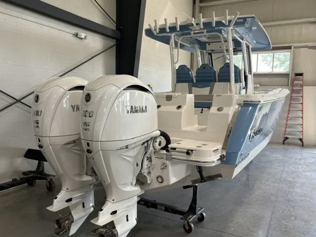 Slide: The Image of Robalo R300 Center Console 2026 - 4