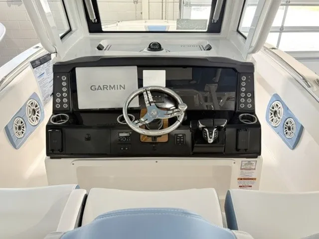 Slide: The Image of Robalo R300 Center Console 2026 - 6