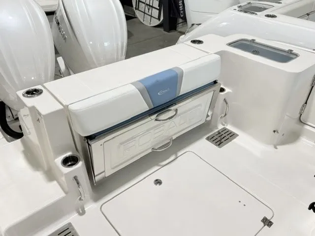 Slide: The Image of Robalo R300 Center Console 2026 - 8