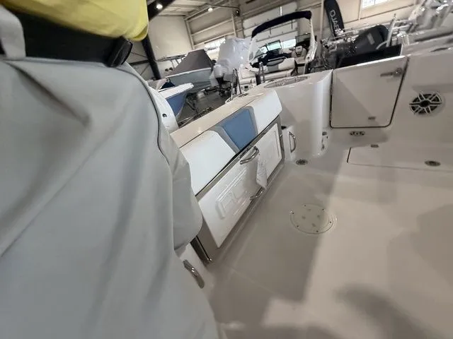 Slide: The Image of Robalo R270 Center Console 2026 - 12