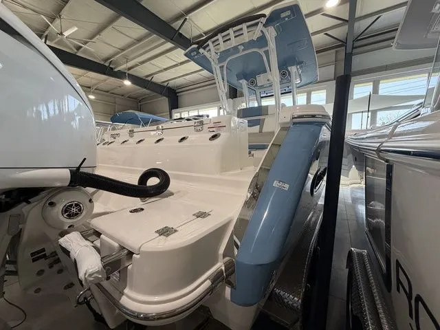 Slide: The Image of Robalo R270 Center Console 2026 - 3