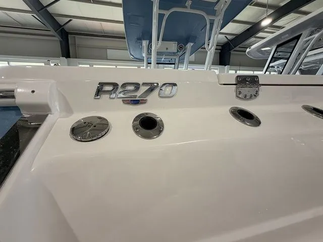 Slide: The Image of Robalo R270 Center Console 2026 - 4