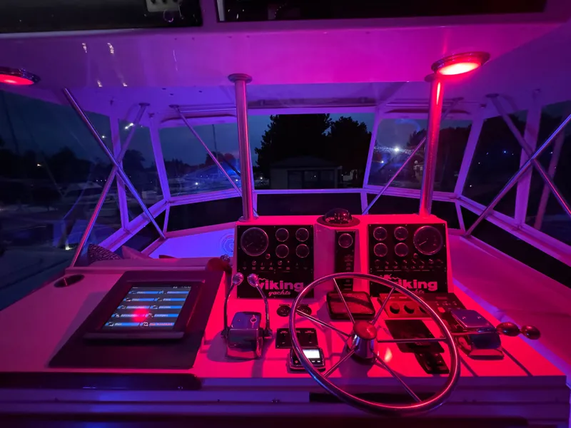 Slide: The Image of Viking 48 MOTORYACHT 1987 - 15