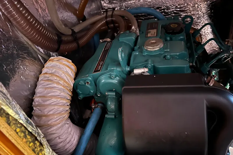 Slide: The Image of Engine compartment of a 2007 Delphia 33 Sloop with Volvo Penta engine. - 105