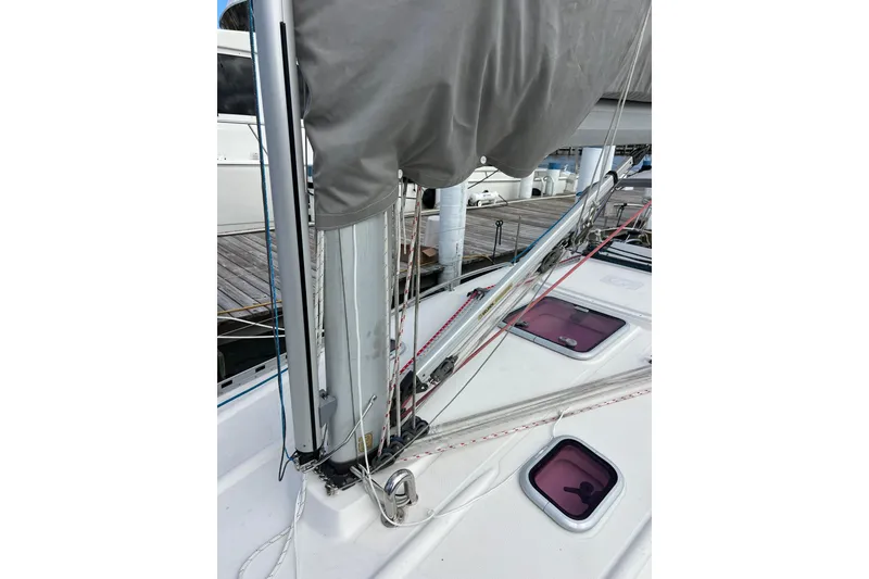 Slide: The Image of 2007 Delphia 33 Sloop sailboat deck with rigging and hatches. - 45