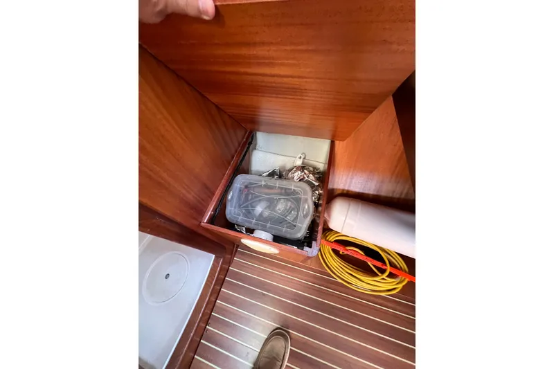 Slide: The Image of Delphia 33 Sloop 2007 - 76