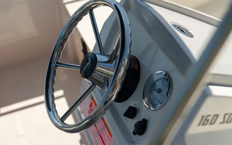 Slide: The Image of Boston Whaler 160 Super Sport 2026 - 21
