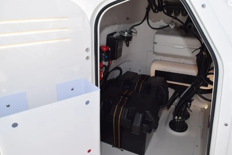 Slide: The Image of Boston Whaler 170 Montauk 2026 - 12