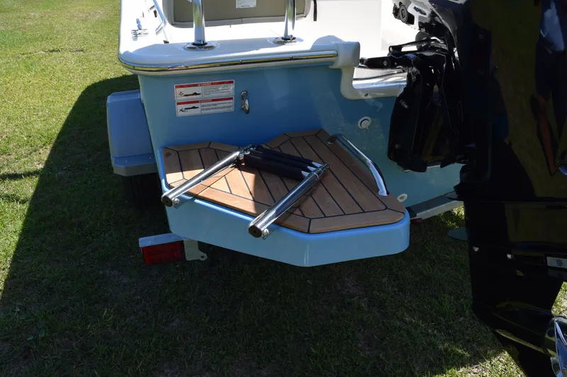Slide: The Image of Boston Whaler 170 Montauk 2026 - 4