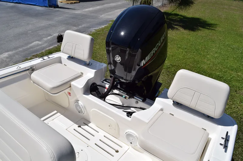 Slide: The Image of Boston Whaler 170 Montauk 2026 - 5