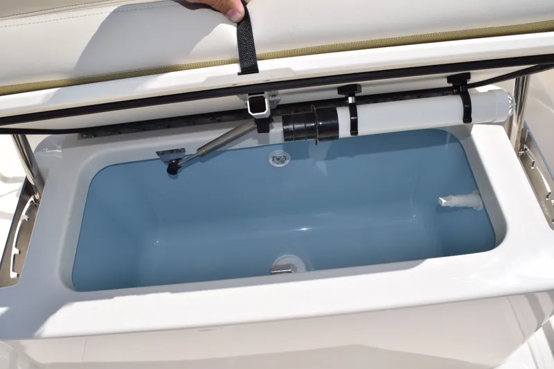 Slide: The Image of Boston Whaler 170 Montauk 2026 - 6