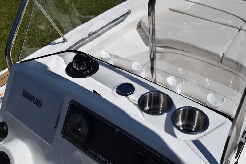 Slide: The Image of Boston Whaler 170 Montauk 2026 - 8