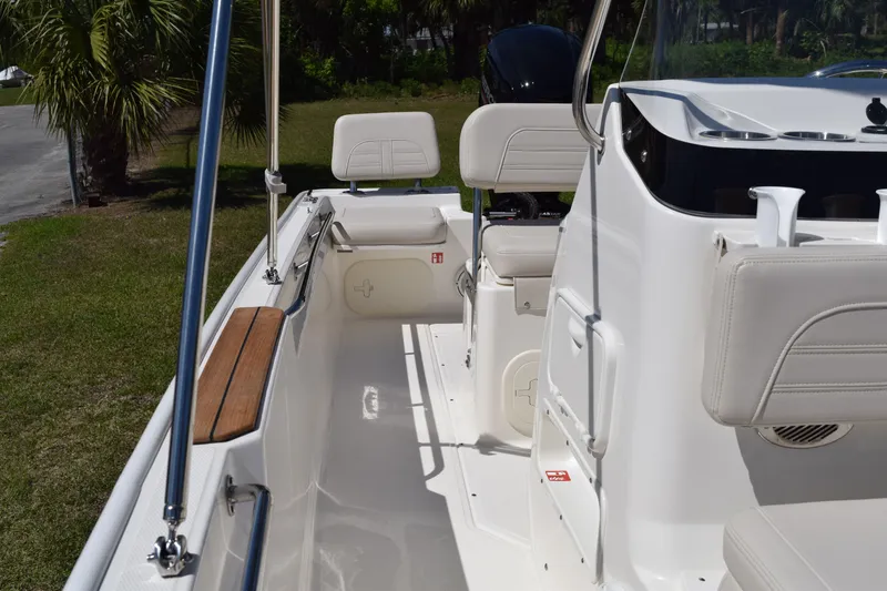 Slide: The Image of Boston Whaler 170 Montauk 2026 - 9