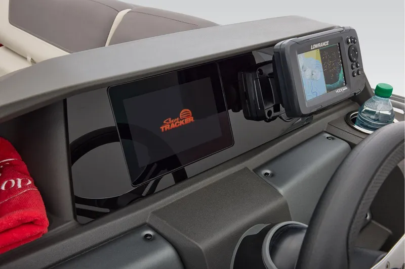 Slide: The Image of Sun Tracker Fishin' Barge 22 XP3 2026 - 48