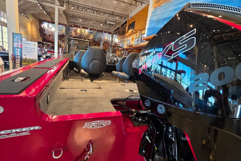 Slide: The Image of 2026 Tracker Targa V-19 Combo boat, top view, showcasing seating and layout. - 3