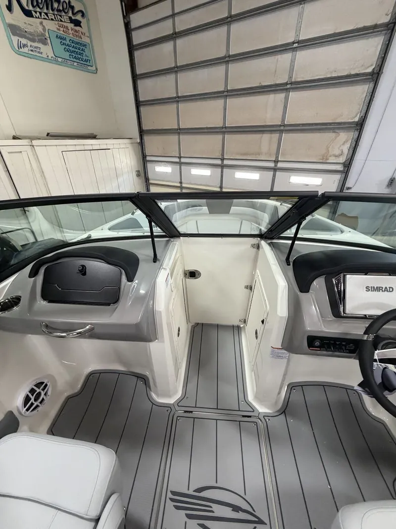 Slide: The Image of Interior of a 2026 Chaparral SSi 21 boat with gray flooring. - 15