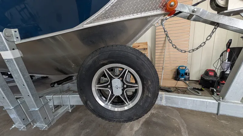 Slide: The Image of Hewescraft Ocean Pro 240 2026 - 30