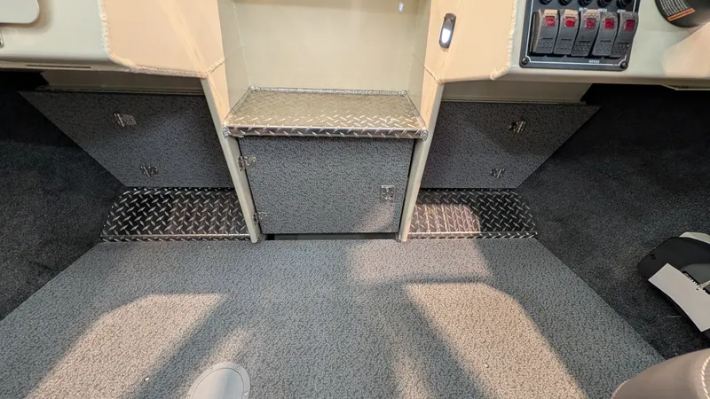 Slide: The Image of Hewescraft 210 Sea Runner ET Hardtop 2026 - 11