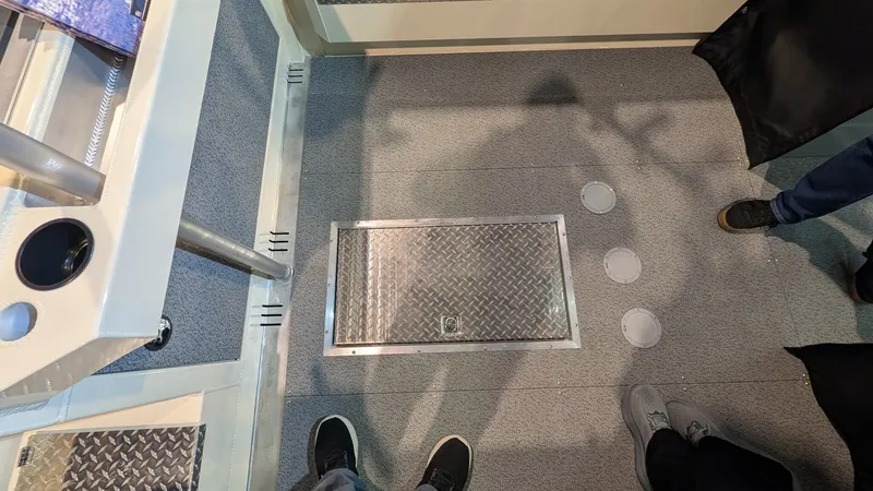 Slide: The Image of Hewescraft 210 Sea Runner ET Hardtop 2026 - 26