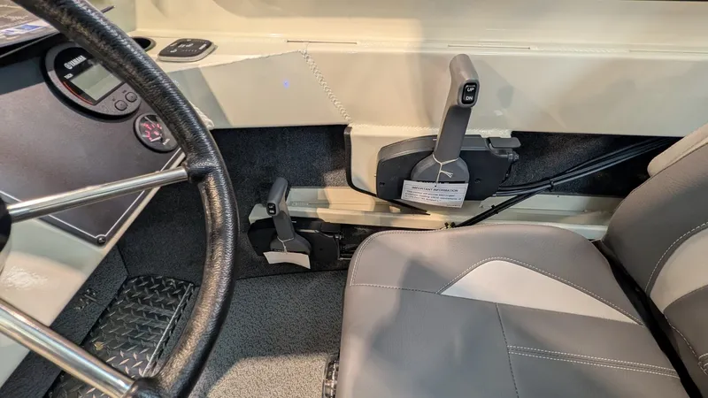 Slide: The Image of Hewescraft 210 Sea Runner ET Hardtop 2026 - 30