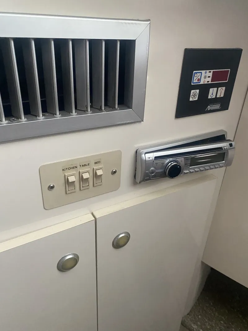 Slide: The Image of Maxum 3300 SCR 2000 - 14