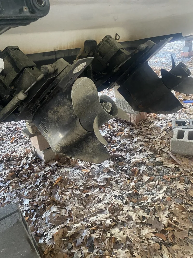 Slide: The Image of Maxum 3300 SCR 2000 - 18