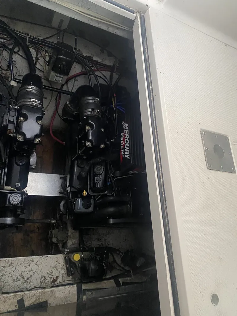 Slide: The Image of Maxum 3300 SCR 2000 - 3