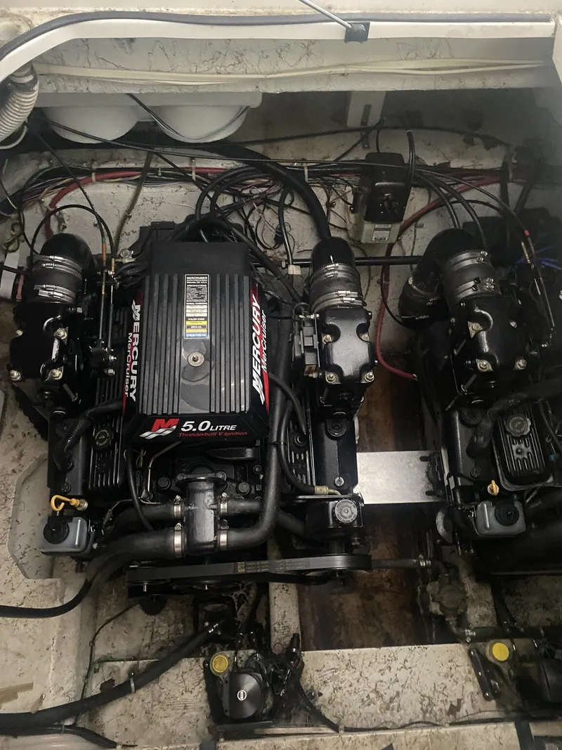 Slide: The Image of Maxum 3300 SCR 2000 - 4