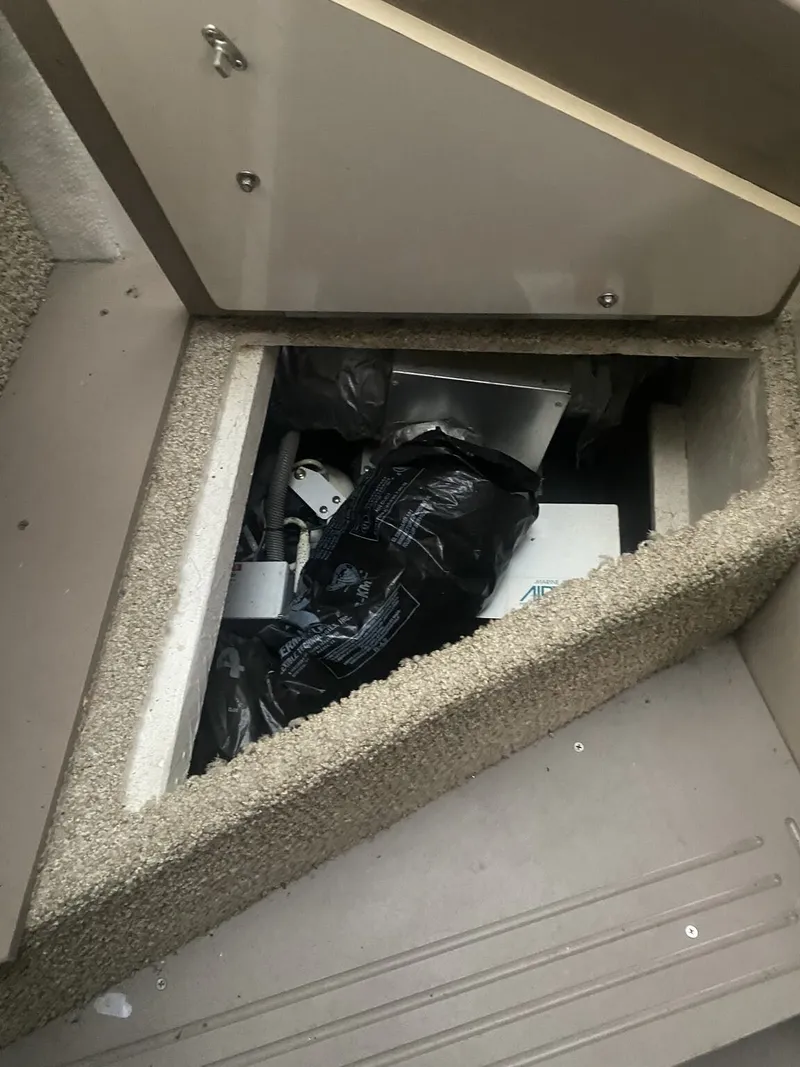 Slide: The Image of Maxum 3300 SCR 2000 - 7