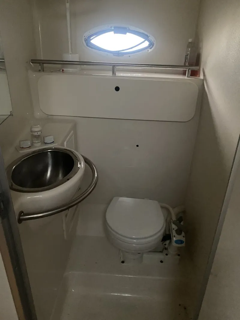 Slide: The Image of Maxum 3300 SCR 2000 - 9