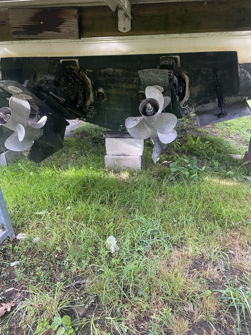 Slide: The Image of Rinker Express Cruiser 310 Fiesta Vee 2000 - 13