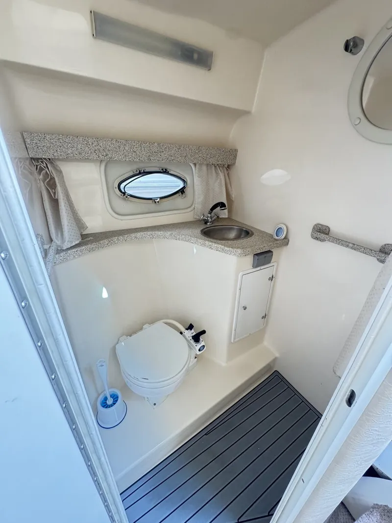 Slide: The Image of Rinker Express Cruiser 310 Fiesta Vee 2000 - 9