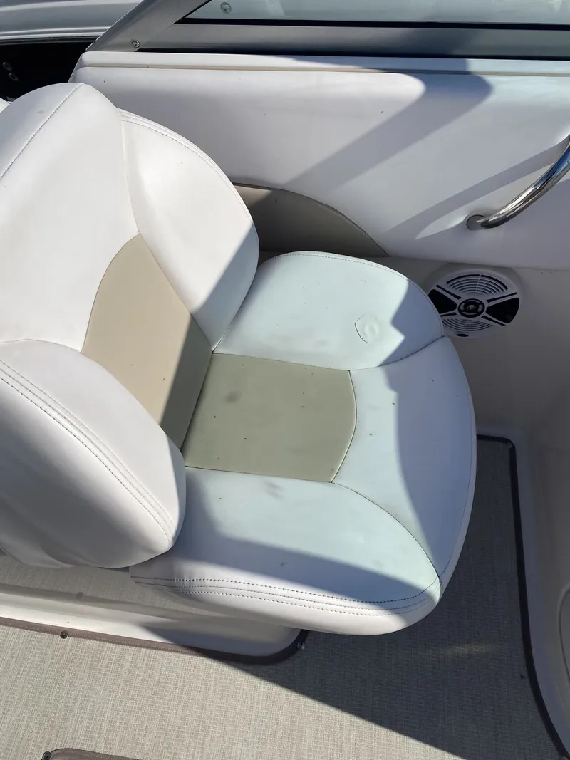 Slide: The Image of Robalo Dual Console R227 2018 - 19