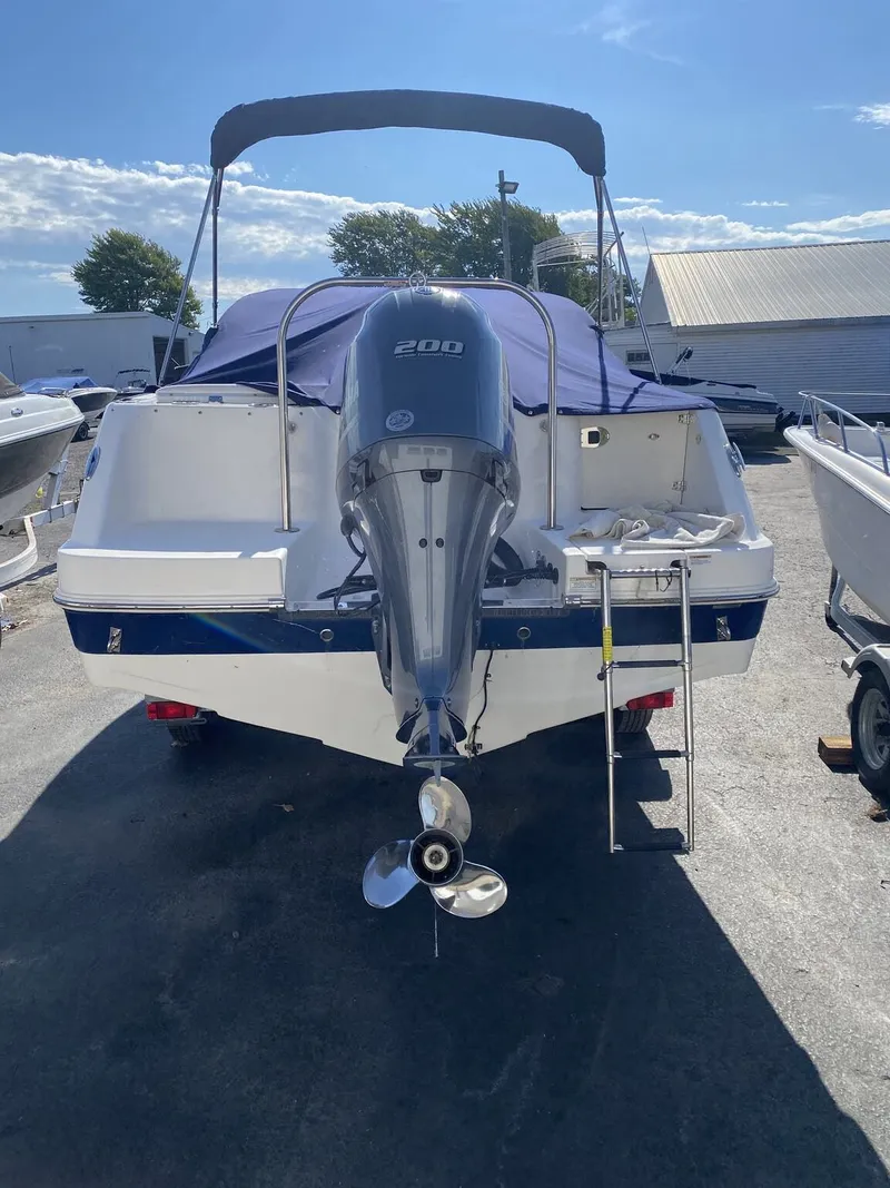 Slide: The Image of Robalo Dual Console R227 2018 - 3