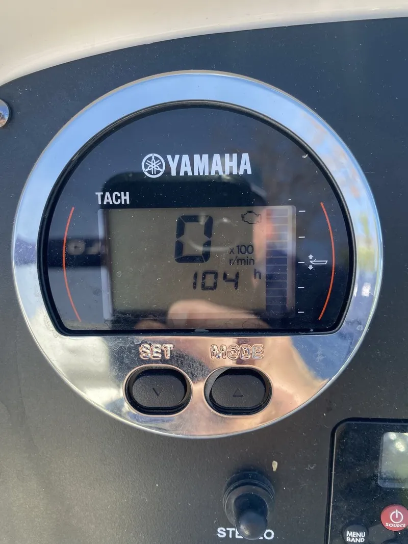 Slide: The Image of Robalo Dual Console R227 2018 - 4