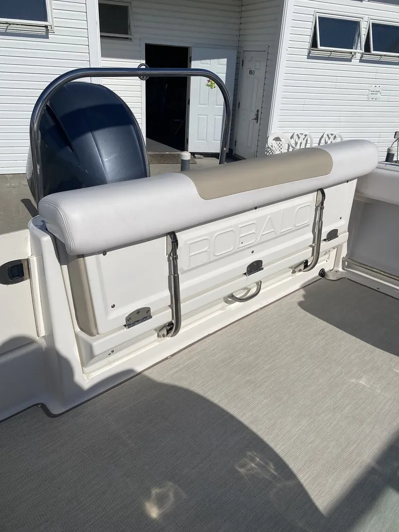 Slide: The Image of Robalo Dual Console R227 2018 - 6