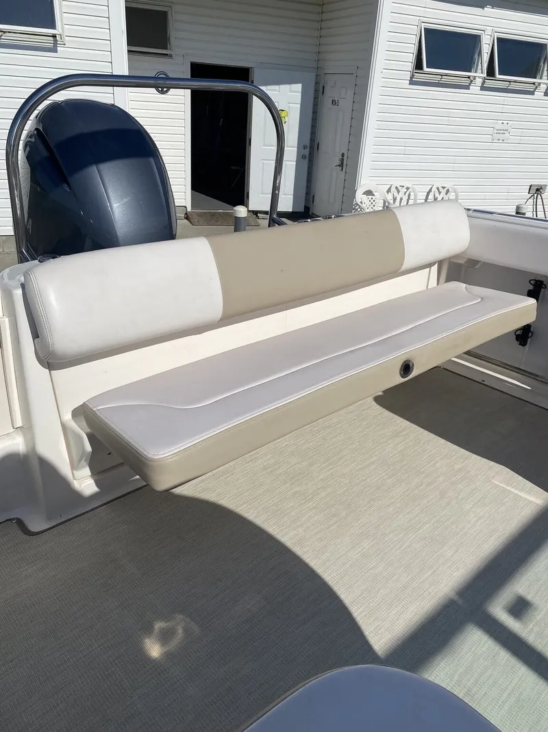 Slide: The Image of Robalo Dual Console R227 2018 - 7