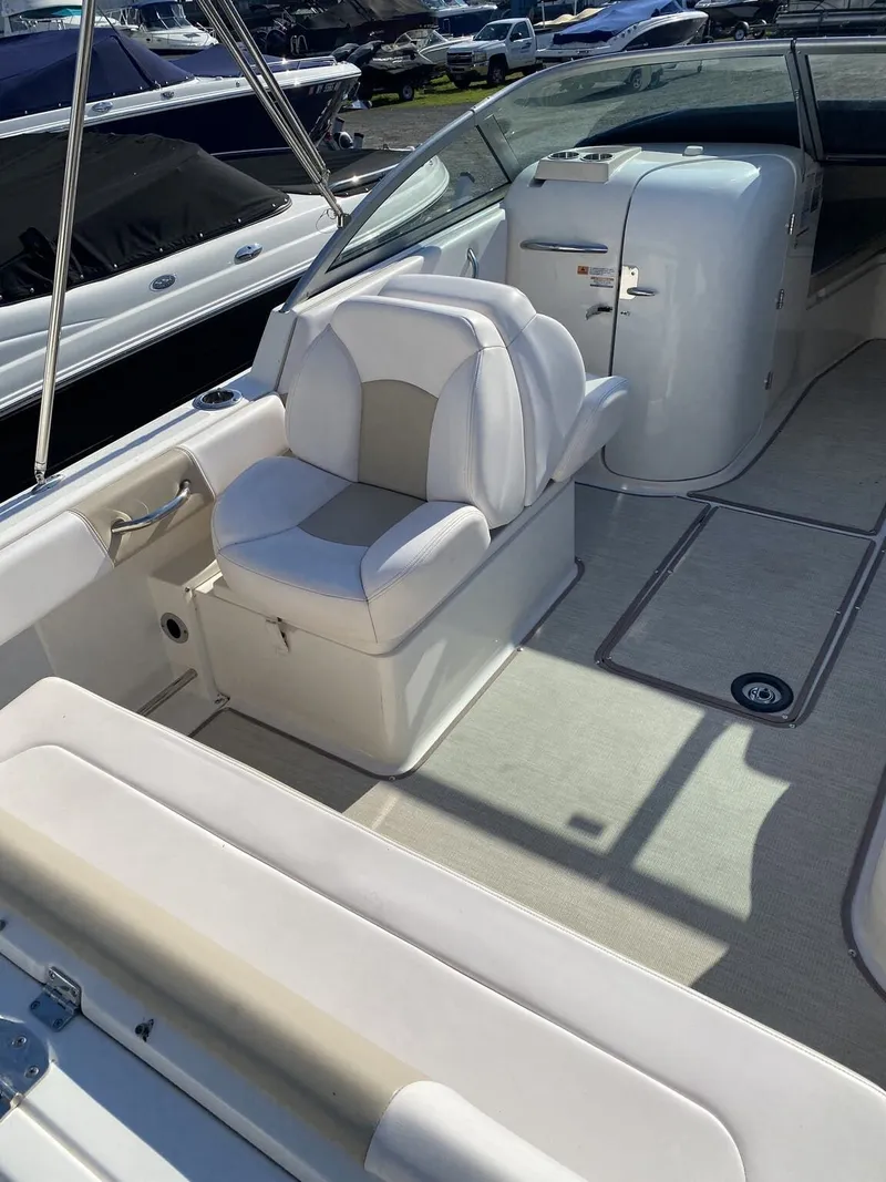 Slide: The Image of Robalo Dual Console R227 2018 - 8