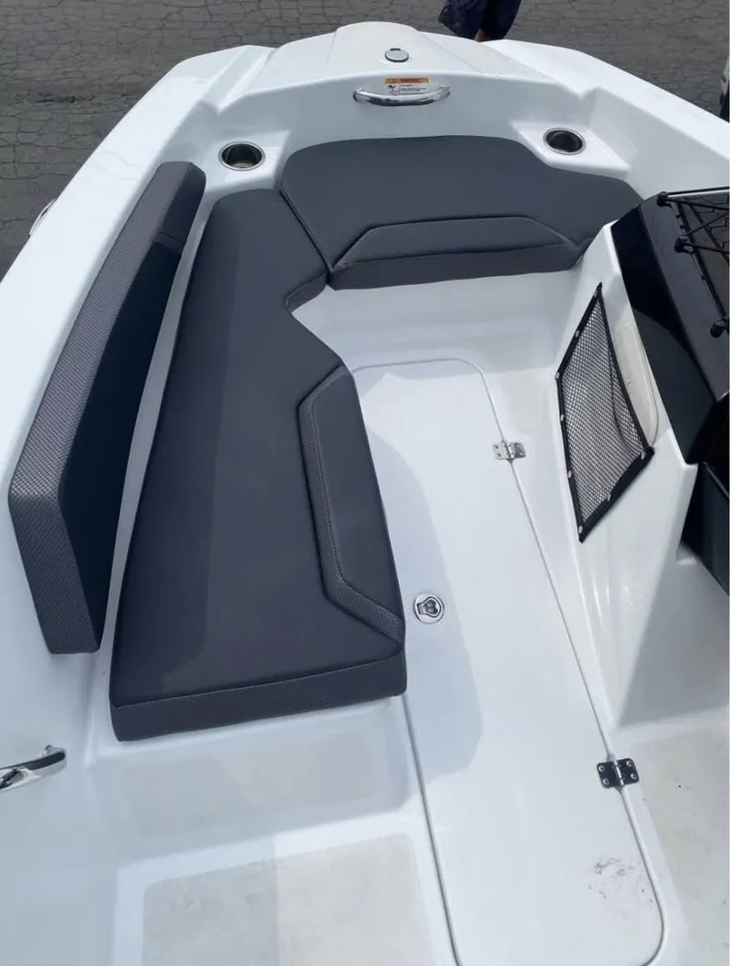 Slide: The Image of Scarab 165 Series 2021 - 8