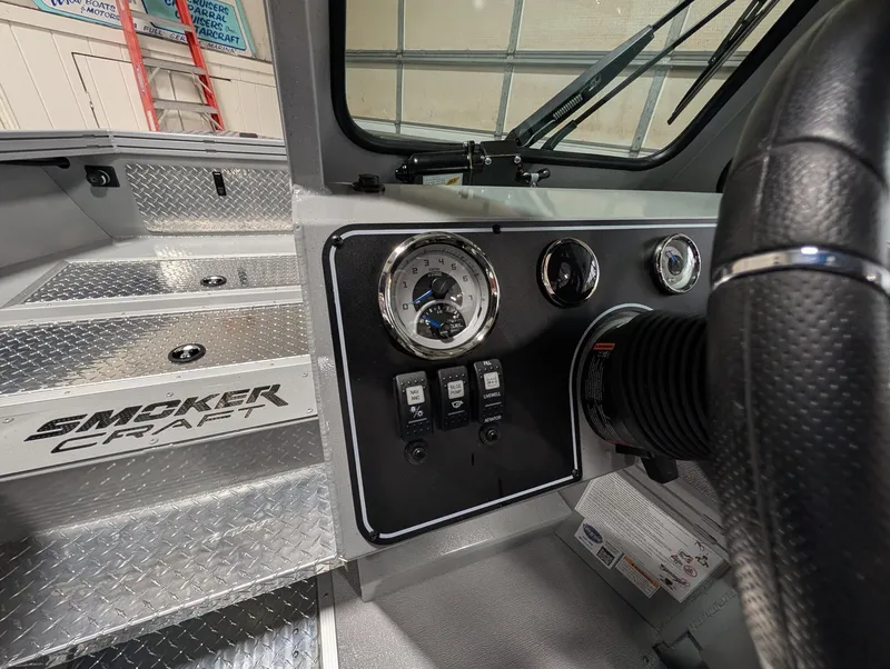 Slide: The Image of Smoker Craft Phantom 20x2 2026 - 10