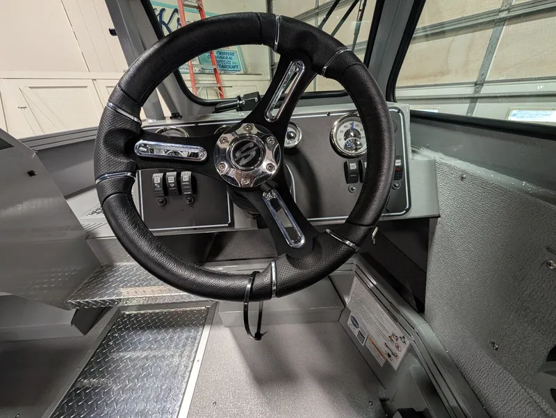 Slide: The Image of Smoker Craft Phantom 20x2 2026 - 11