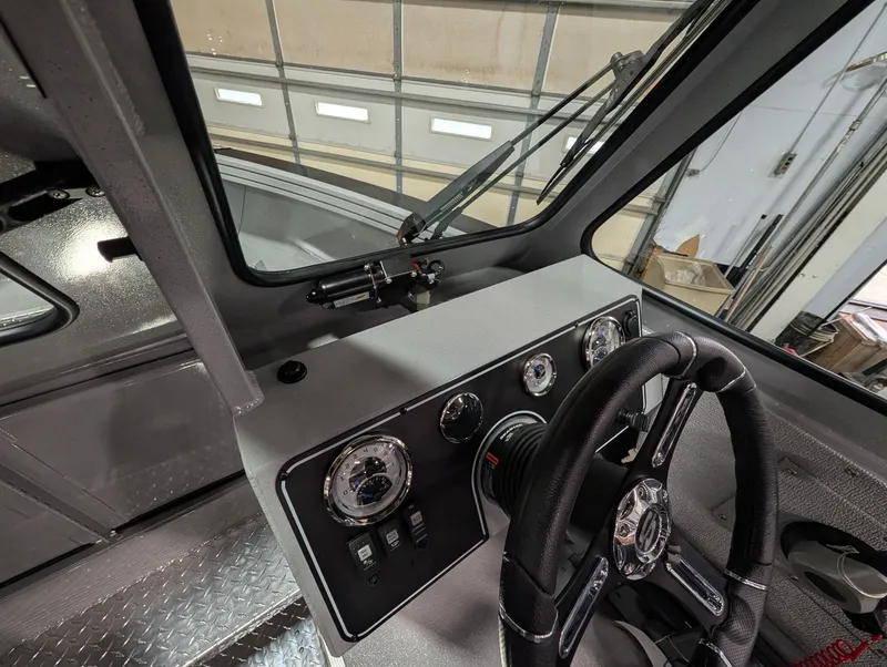 Slide: The Image of Smoker Craft Phantom 20x2 2026 - 12